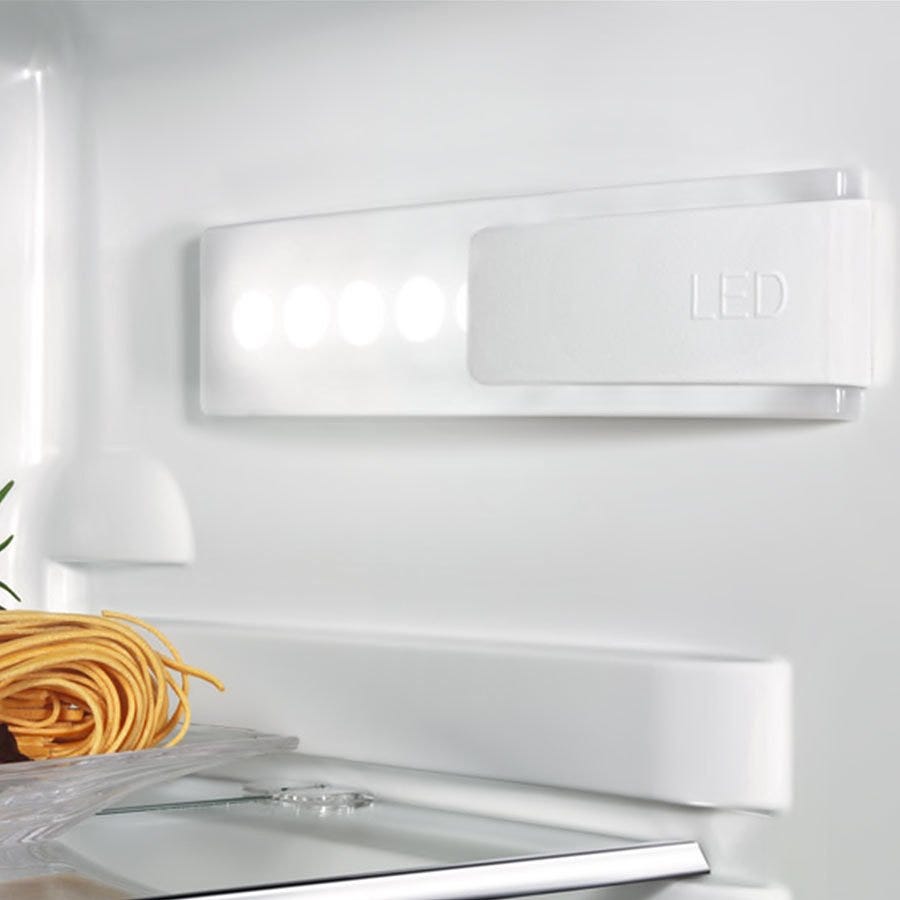 AEG SCE81811FS Frigorifero da incasso combinato 264 L, LowFrost, DynamicAir, display touch, classe energetica A+