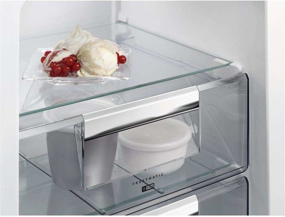 AEG SCE81811FS Frigorifero da incasso combinato 264 L, LowFrost, DynamicAir, display touch, classe energetica A+