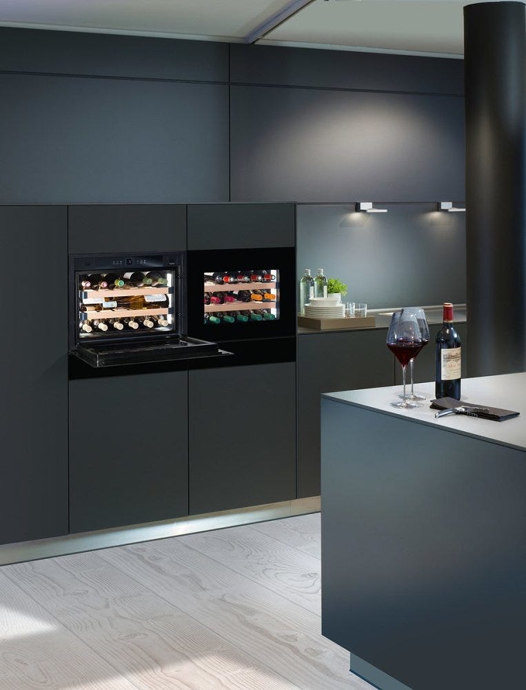 Liebherr WKEgb 582 Cantina vino da incasso cm. 60 h. 45 - 18 bottiglie - vetro nero