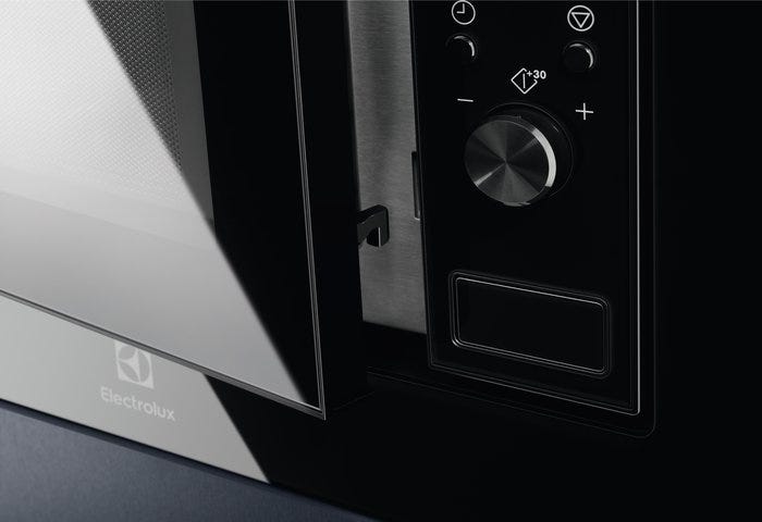 Electrolux LMS2203EMX Forno microonde - cm. 60 h 39 - nero
