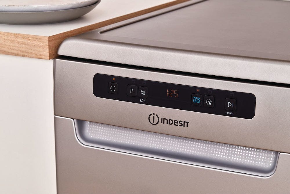 Indesit DSFO3T224CSID Lavastoviglie a libera installazione cm. 45 - coperti 10 - inox