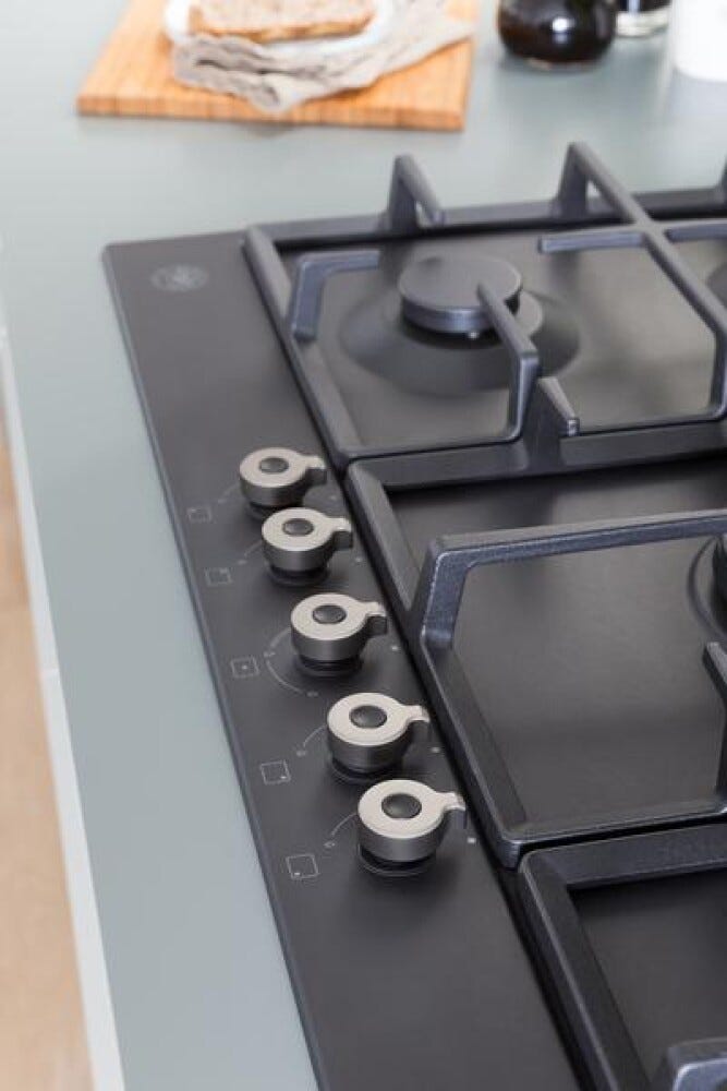 Bertazzoni P905CPRONE Professional Piano cottura a gas 90 cm, 5 fuochi, doppio bruciatore wok centrale 5 kW, nero opaco