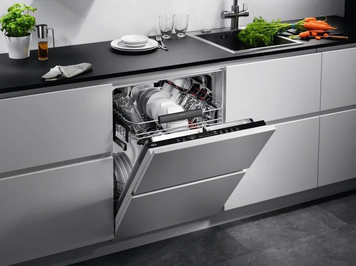 AEG FSK63657P 7000 Lavastoviglie 13 coperti, Vasca XXL, SatelliteClean Pro, AirDry, classe energetica D, cerniere sliding