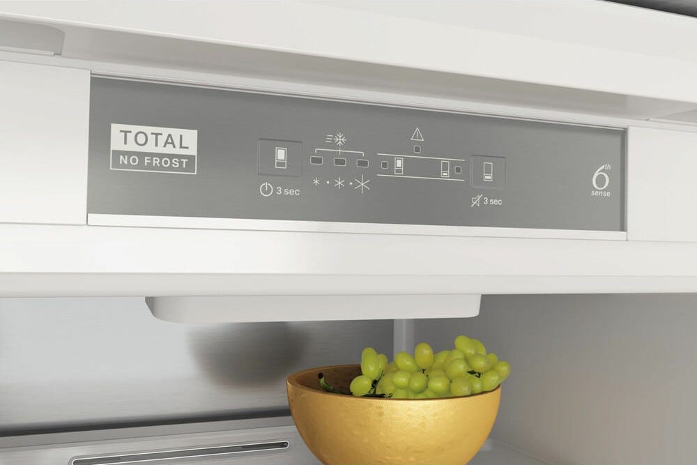 Whirlpool WHC20T352 Frigorifero con congelatore da incasso cm. 54 h. 194 - lt. 280