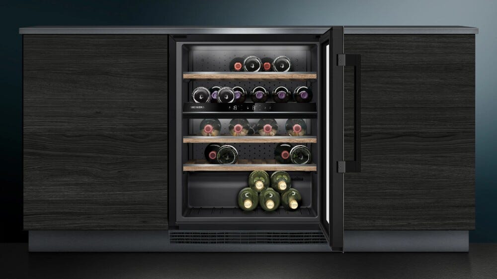 Siemens KU21WAHG0 iQ500 Cantinetta vino da incasso 44 bottiglie, 2 zone temperatura, ripiani rovere, protezione UV, classe G