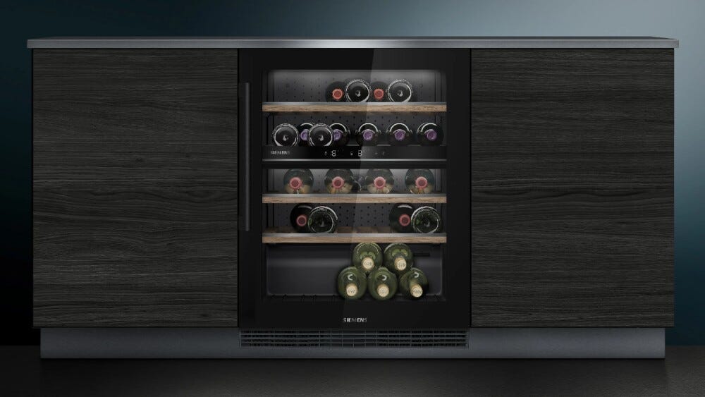 Siemens KU21WAHG0 iQ500 Cantinetta vino da incasso 44 bottiglie, 2 zone temperatura, ripiani rovere, protezione UV, classe G