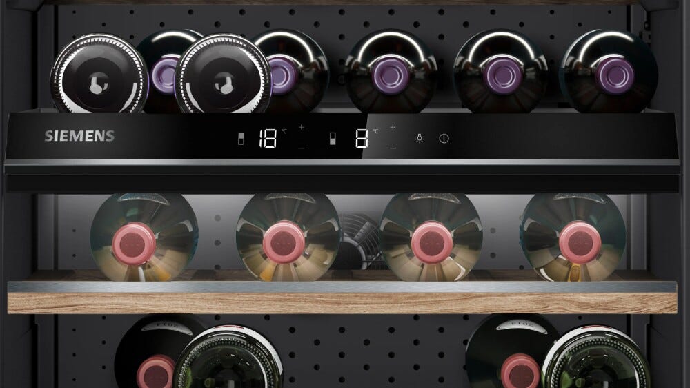 Siemens KU21WAHG0 iQ500 Cantinetta vino da incasso 44 bottiglie, 2 zone temperatura, ripiani rovere, protezione UV, classe G