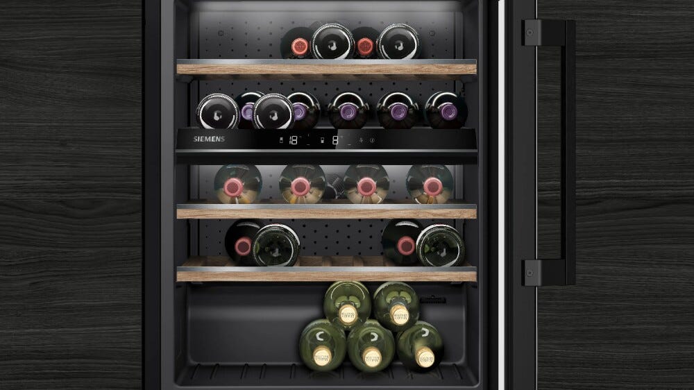 Siemens KU21WAHG0 iQ500 Cantinetta vino da incasso 44 bottiglie, 2 zone temperatura, ripiani rovere, protezione UV, classe G