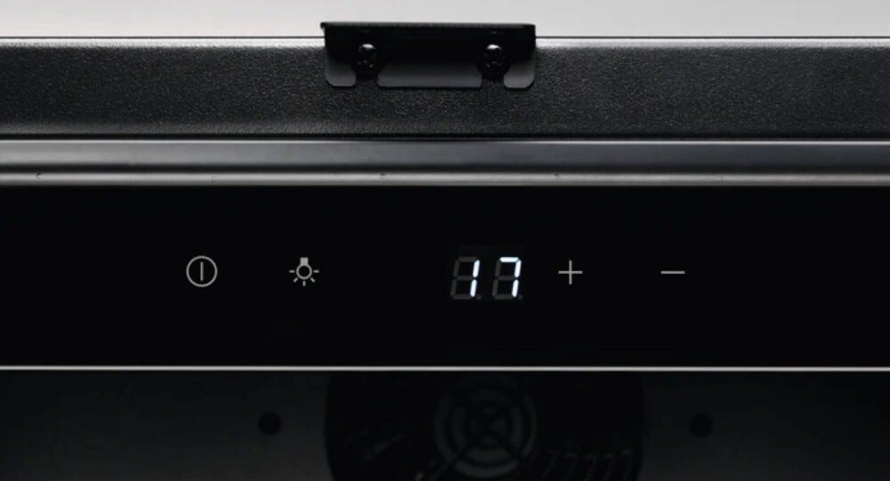 Electrolux EWUS020B5B Serie 500 Cantina vino da incasso sottotop cm. 30 h 82 - 20 bottiglie - nero