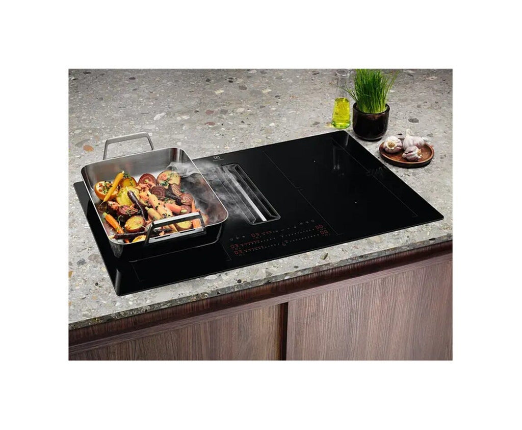 Electrolux KCC84453CK Piano ad induzione con cappa integrata 83 cm, DoubleBridge, Hob2Hood, nero