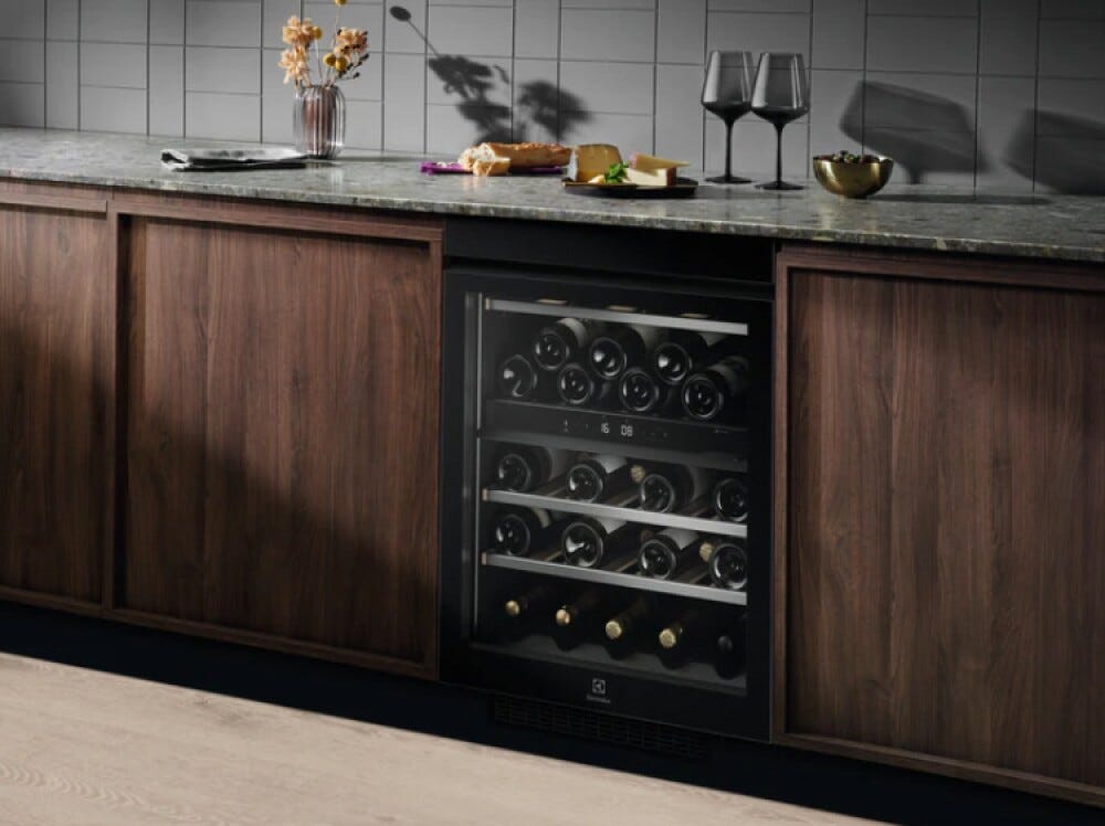 Electrolux EWUD040B8B 800 Cantina vino incasso cm. 60 - 40 bottiglie - nero
