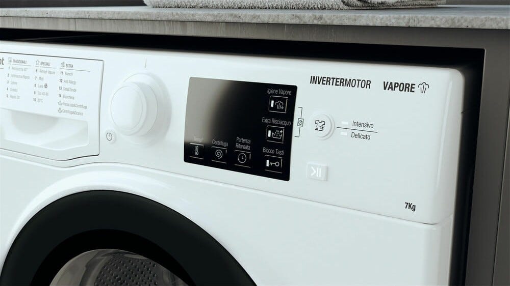 Hotpoint Ariston RSSGR527BI Lavatrice slim cm. 60 - profondità cm. 44 - capacità 7 kg - bianco