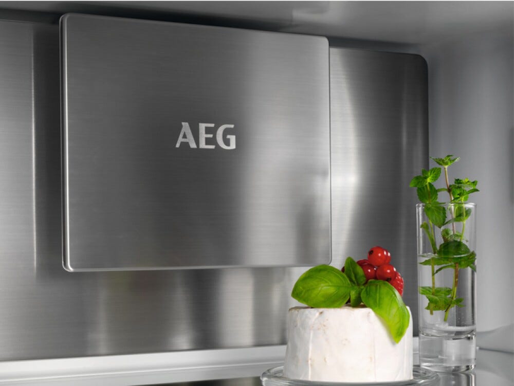 AEG NSC8M191DS 8000 COOLING 360° Frigorifero con congelatore da incasso cm. 55 h. 189 - lt. 269