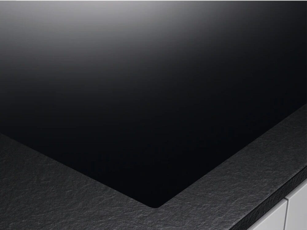 AEG CCE84779CB Piano cottura induzione cm. 83 con cappa integrata da 585 m³/h - vetroceramica nero