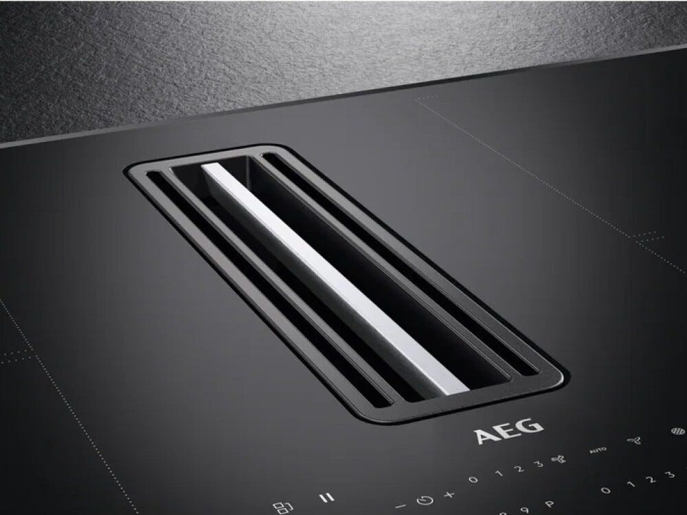 AEG CCE84779CB Piano cottura induzione cm. 83 con cappa integrata da 585 m³/h - vetroceramica nero