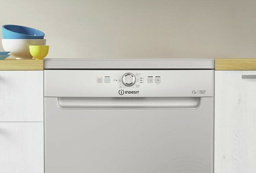 Indesit D2F HK26 S Lavastoviglie a libera installazione cm. 60 - 14 coperti - inox