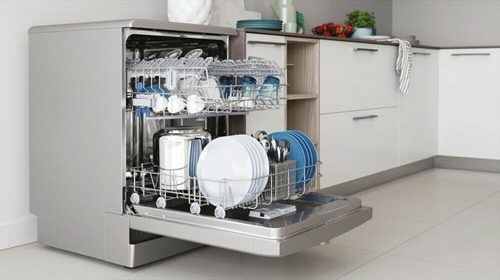 Indesit D2F HK26 S Lavastoviglie a libera installazione cm. 60 - 14 coperti - inox