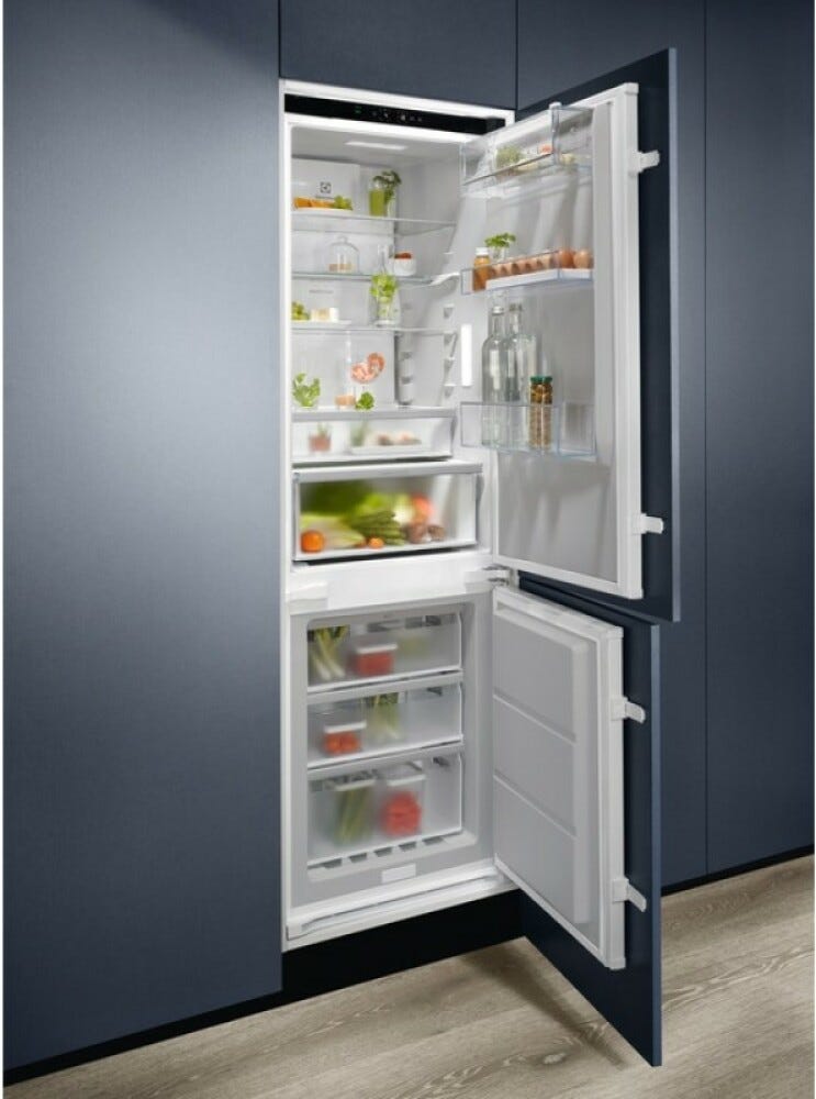 Electrolux KNP7MD18S 700 Frigorifero con congelatore da incasso - cm. 55 h. 177 - lt. 248