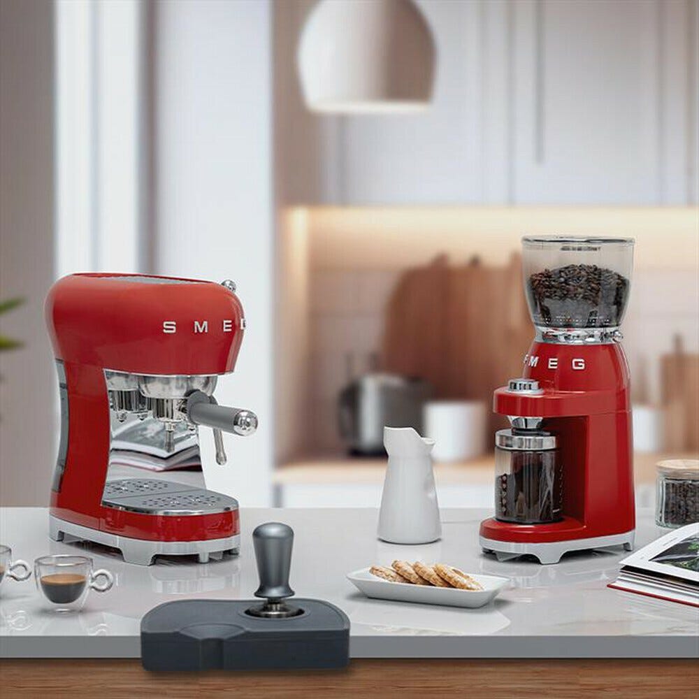 Smeg Selection ECF02RDEU 50's Style Macchina da caffè espresso manuale - rosso lucido