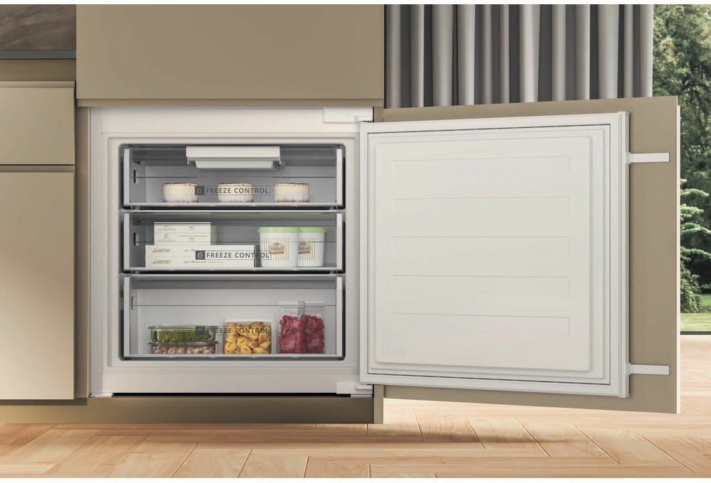Whirlpool SP40 810 2 Frigorifero con congelatore da incasso cm. 69 h. 194 - lt. 400