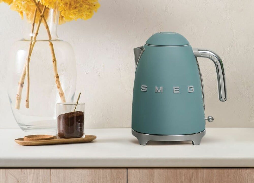 Smeg Selection KLF03EGMEU 50's Style Bollitore elettrico standard 1,7 l. - verde smeraldo opaco