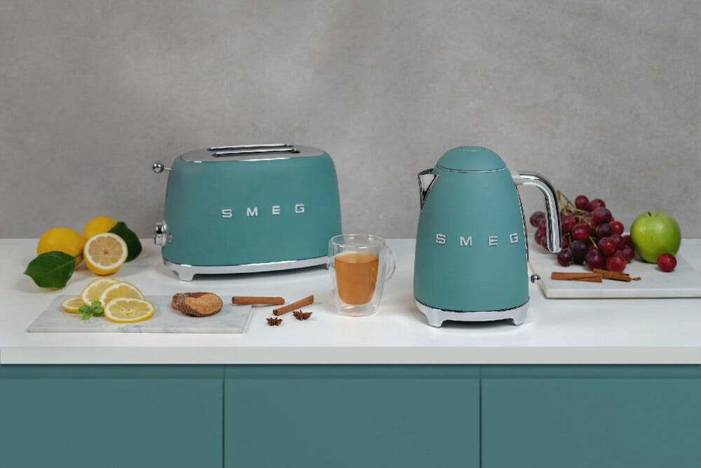 Smeg Selection KLF03EGMEU 50's Style Bollitore elettrico standard 1,7 l. - verde smeraldo opaco