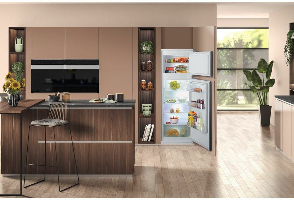 Hotpoint Ariston BDFS 2422 Frigorifero con congelatore da incasso cm. 54 h. 144 - lt. 218