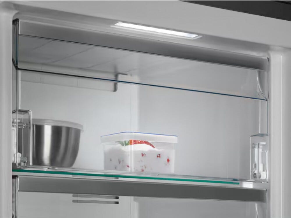 AEG OAG7M281DX Serie 7000 Congelatore monoporta a libera installazione cm. 60 h. 186 - lt. 278 - inox