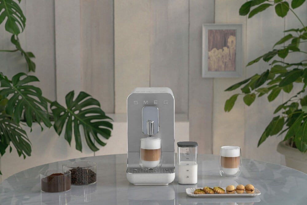 Smeg Selection BCC13WHMEU 50'S Style Macchina da caffè automatica con sistema latte - bianco opaco