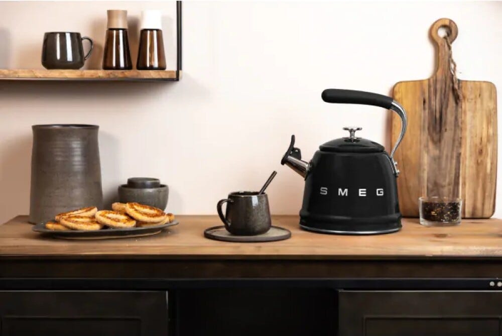 Smeg Selection WKF01BL 50'S Style Bollitore per piano cottura 2,3 L - nero lucido