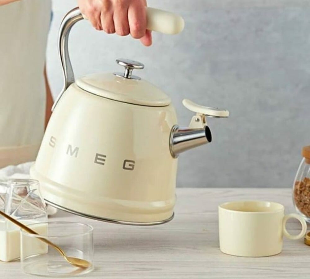 Smeg Selection WKF01CR 50'S Style Bollitore per piano cottura 2,3 l - panna lucido
