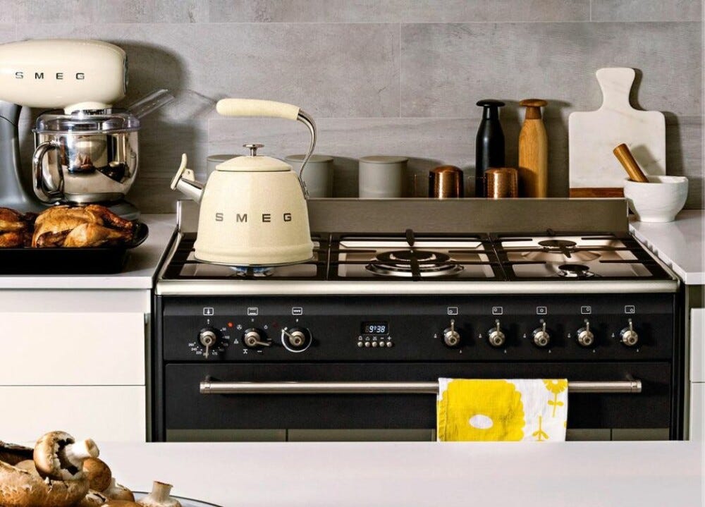 Smeg Selection WKF01CR 50'S Style Bollitore per piano cottura 2,3 l - panna lucido