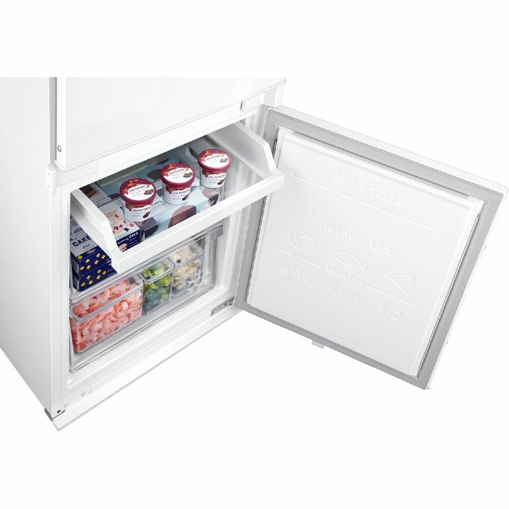 Samsung BRB80F26BCS0EF F1rst 60 AI Frigorifero con congelatore da incasso cm. 54 h. 178 - lt. 264