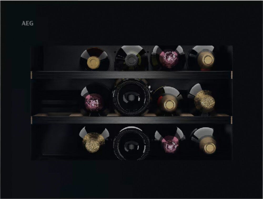 AEG NKW8P21KAB Serie 8000 Perfect Shelving Cantina vino da incasso cm. 60 h. 45 - 15 bottiglie - nero