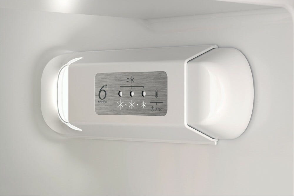 Whirlpool WHC18D051A1 Frigorifero con congelatore ad incasso cm. 54 h. 177 - lt. 268