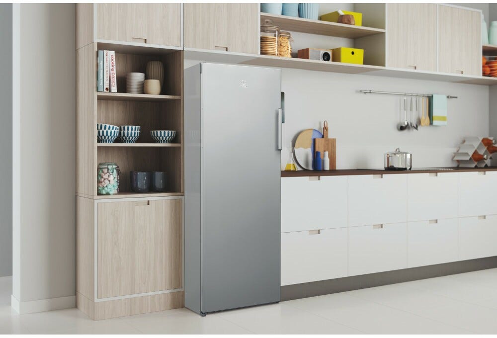 Indesit UI6 2 S Congelatore verticale a libera installazione cm. 60 h. 167 - lt. 245 - silver