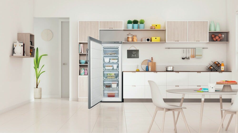Indesit UI6 2 S Congelatore verticale a libera installazione cm. 60 h. 167 - lt. 245 - silver