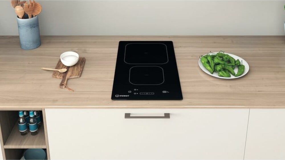 Indesit IS 19Q30 NE Piano cottura a induzione domino, 28 cm, design compatto, vetro nero
