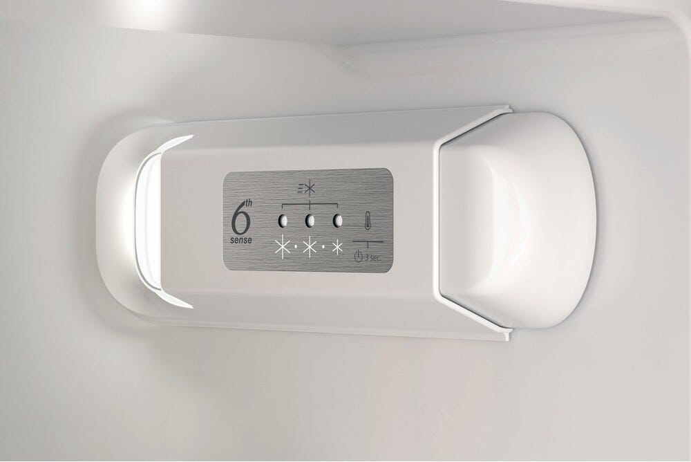 Whirlpool WHC20D011B1 Frigorifero con congelatore da incasso cm. 54 h. 194 - lt. 300