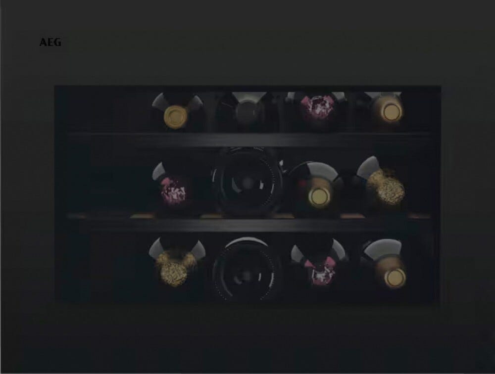 AEG NKW8P21KAT Serie 8000 Perfect Shelving Cantina vino da incasso cm. 60 h. 45 - 15 bottiglie - nero opaco