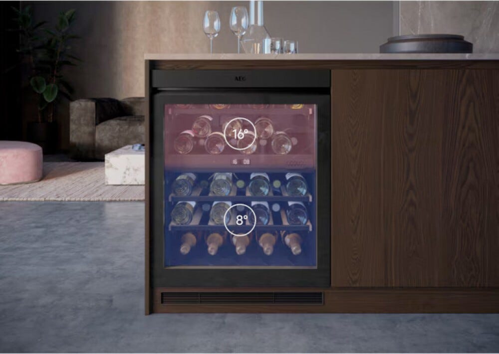 AEG NSW8D826GT Serie 8000 Perfect Shelving Cantina vini da incasso cm. 60 h. 72 - 40 bottiglie - nero opaco