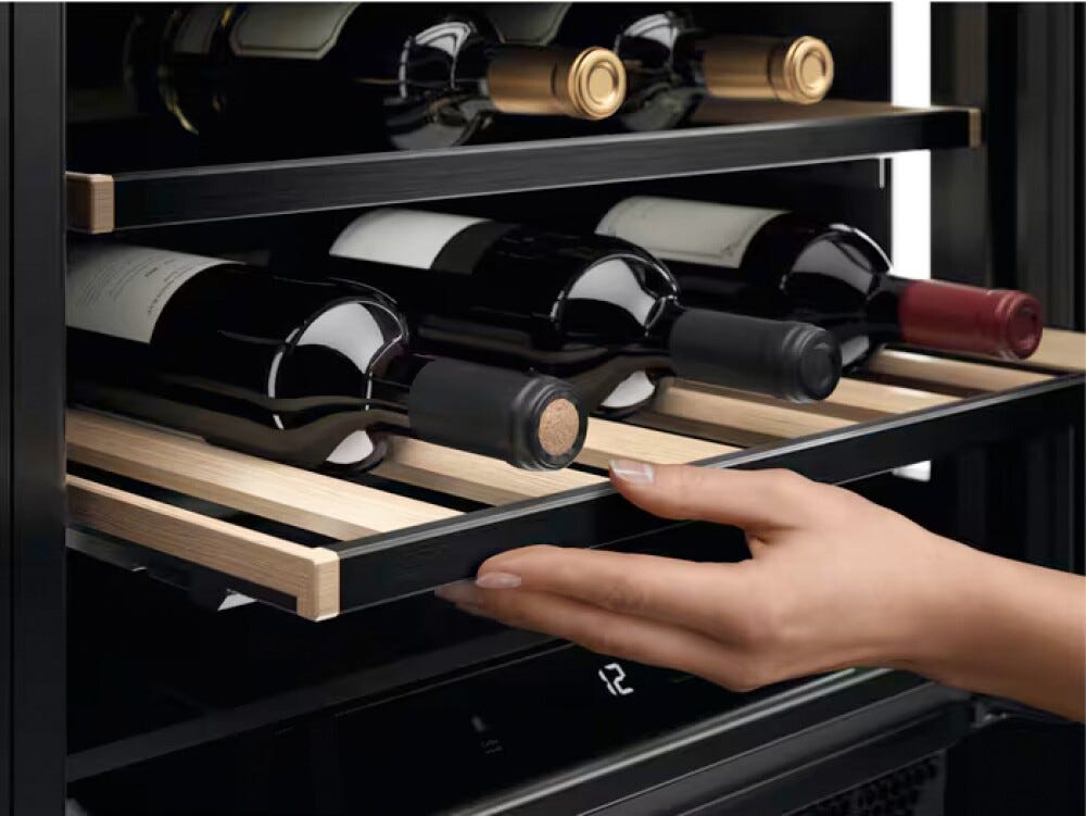 AEG NSW8S826GT Serie 8000 Perfect Shelving Cantina vini da incasso sottotop cm. 60 h. 72 - 40 bottiglie - nero opaco