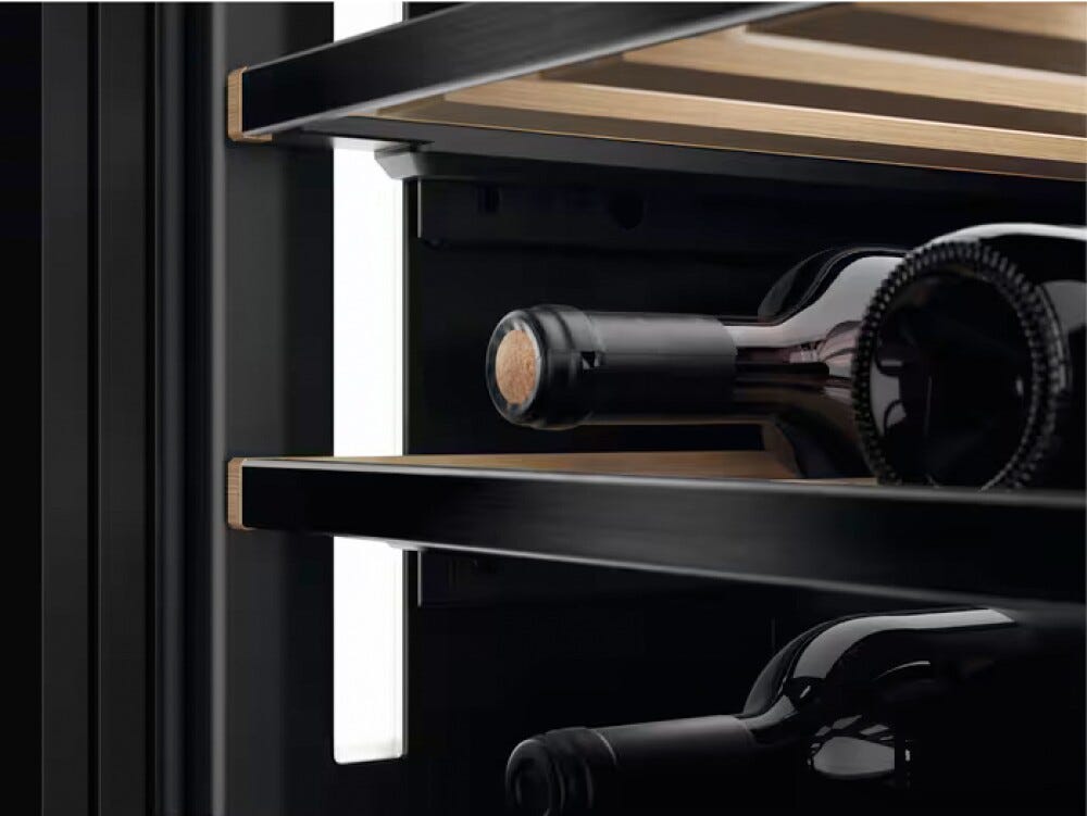 AEG NSW8S826GT Serie 8000 Perfect Shelving Cantina vini da incasso sottotop cm. 60 h. 72 - 40 bottiglie - nero opaco