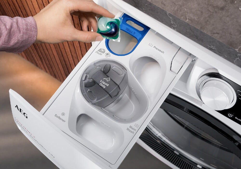 AEG LR7FH114VY Serie 7000 ProSteam® Universaldose Lavatrice cm. 60 - capacità 11 kg - bianco/nero