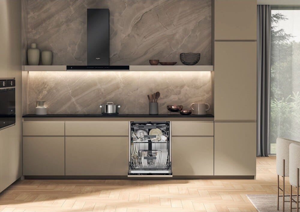 Whirlpool WH7IC15B4M6S0 Lavastoviglie integrata totale cm. 60 - 15 coperti - cerniere sliding