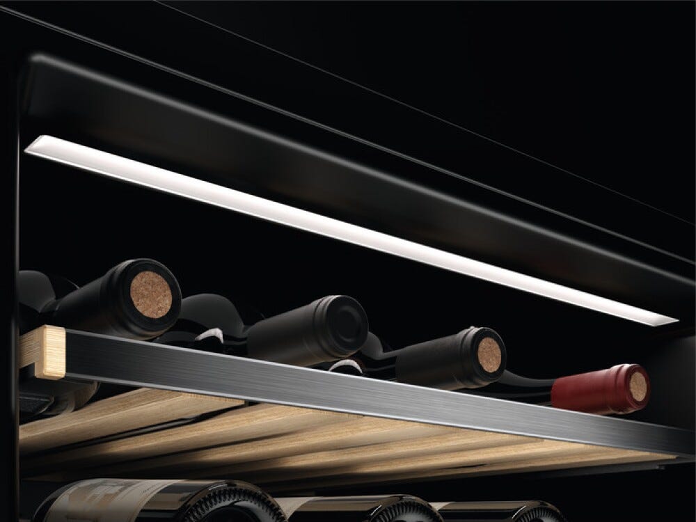 Electrolux EWUD140B8B Serie 800 Cantina vino da incasso cm. 60 h. 82 - 40 bottiglie - nero