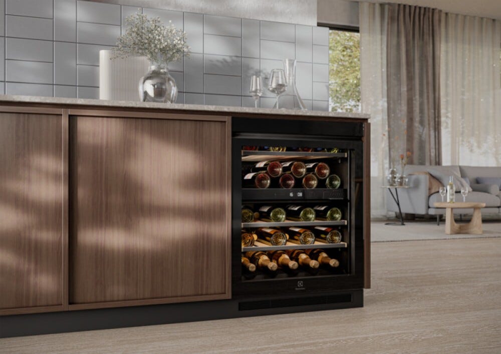 Electrolux EWUD140B8B Serie 800 Cantina vino da incasso cm. 60 h. 82 - 40 bottiglie - nero