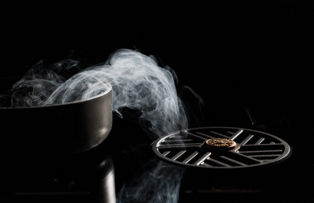 Bertazzoni P604ICH30NP Modern Piano cottura induzione cm. 60 con cappa integrata da 625 m3/h - vetro nero