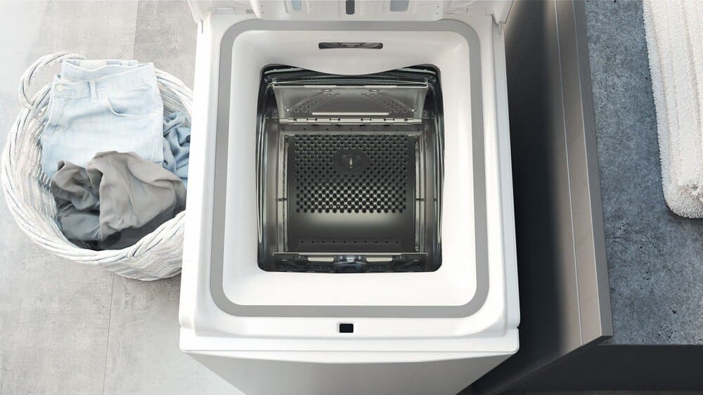 Hotpoint Ariston WMTG 725B IT Lavatrice a carica dall'alto cm. 60 - capacità 7 kg - bianco