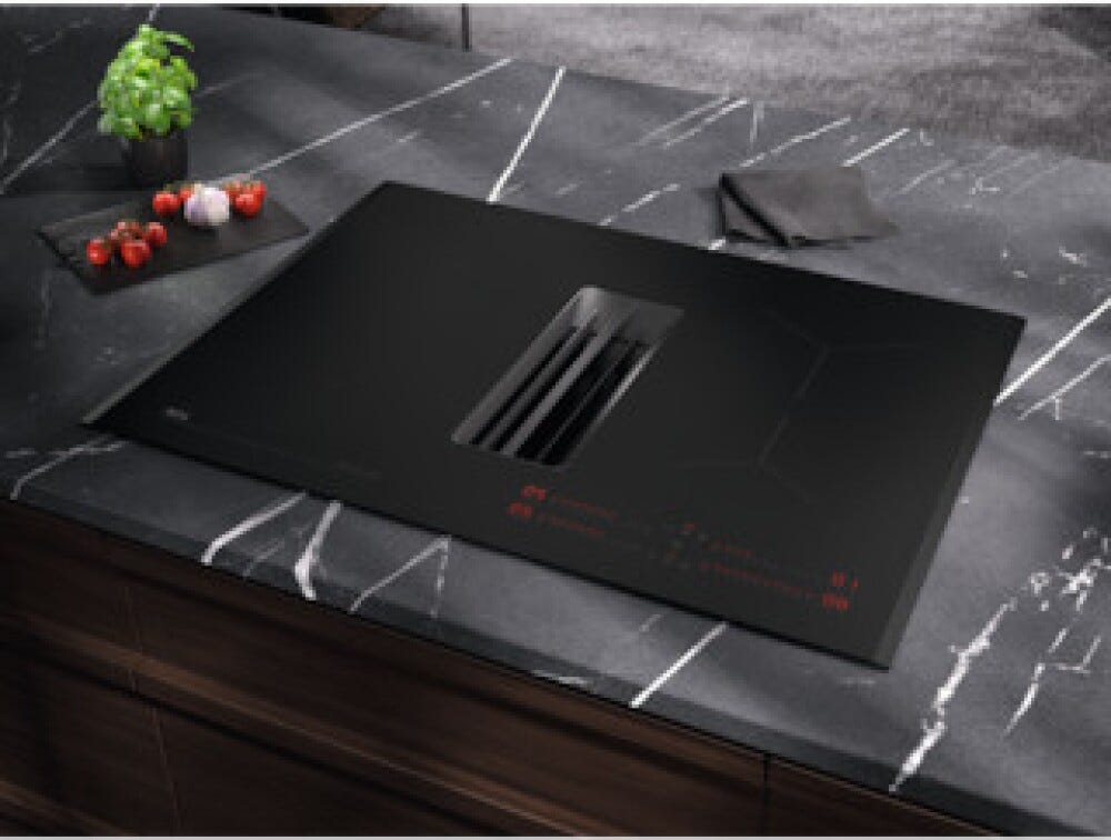 AEG TCH74B01FB . Piano cottura a induzione con cappa integrata, 4 zone cottura, 9 livelli di potenza, funzione Hob²Hood
